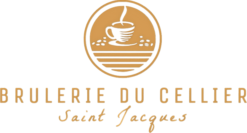 Logo doré de la Brûlerie du Cellier Saint Jacques représentant une tasse de café fumante avec grains de café, torréfacteur artisanal de café de qualité