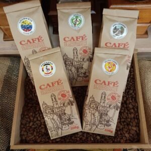 Photo du Pack Découverte de 5 cafés en sachets de 250g chacun, torréfiés artisanalement.